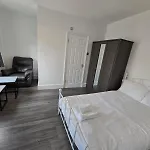 Limehouse Townhomes A 4-Bedroom 3-Bathroom Townhome With A Private Garden