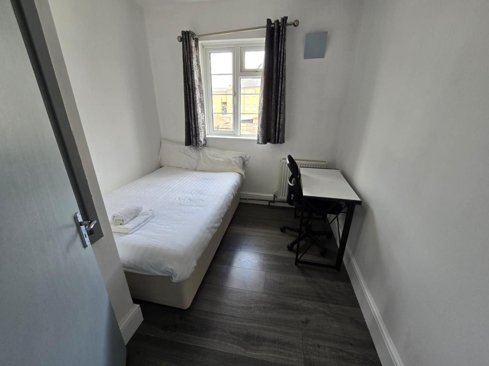 Limehouse Townhomes A 4-bedroom 3-bathroom Townhome With A Private Garden Londra