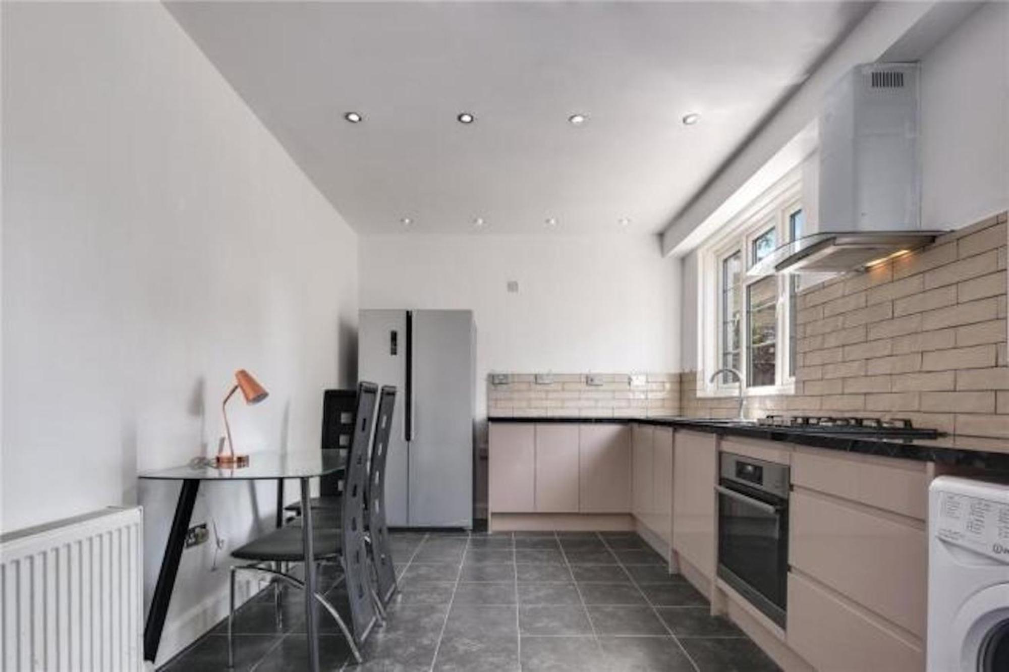 Limehouse Townhomes A 4-bedroom 3-bathroom Townhome With A Private Garden * Londra