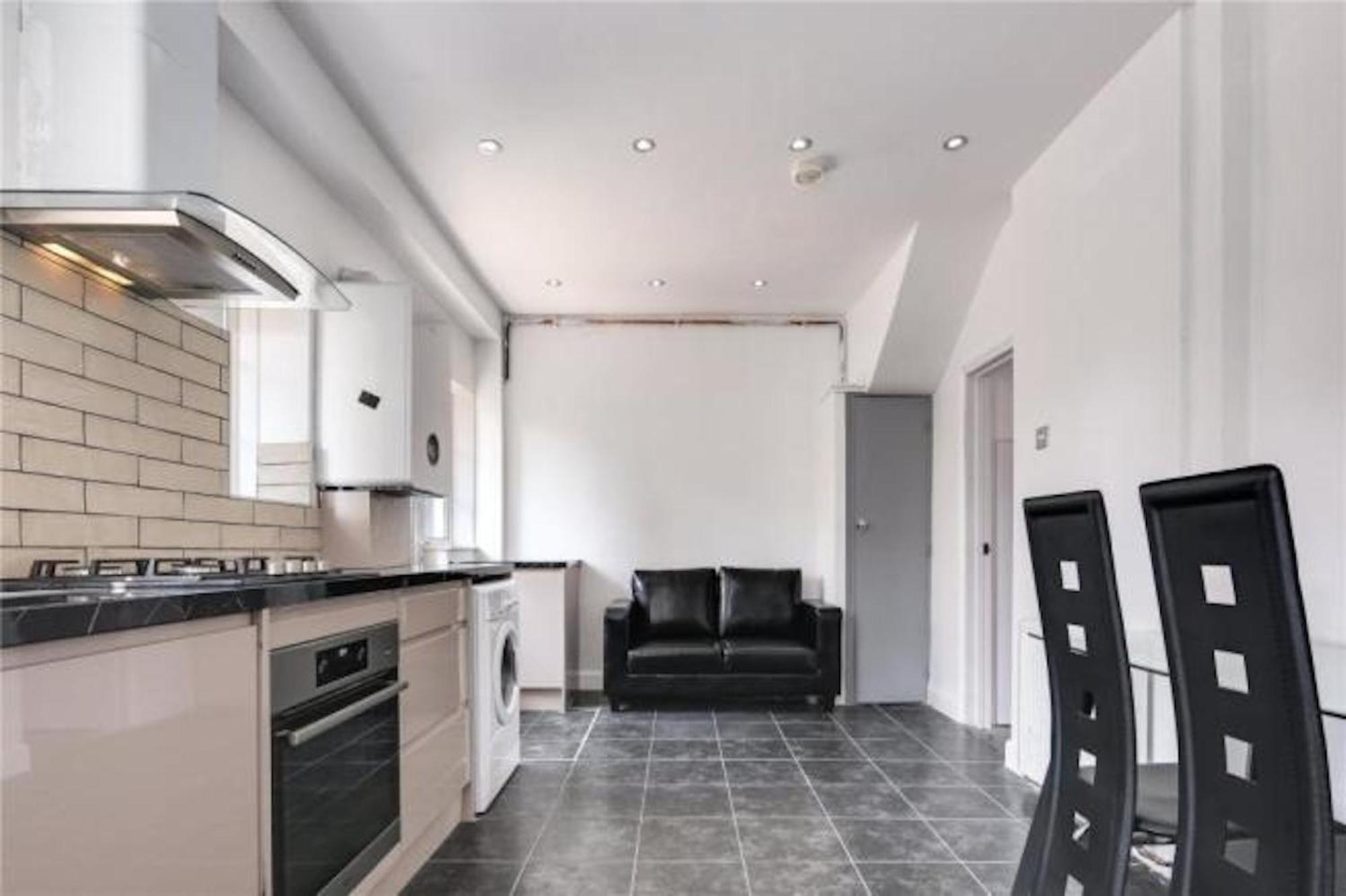 Limehouse Townhomes A 4-bedroom 3-bathroom Townhome With A Private Garden